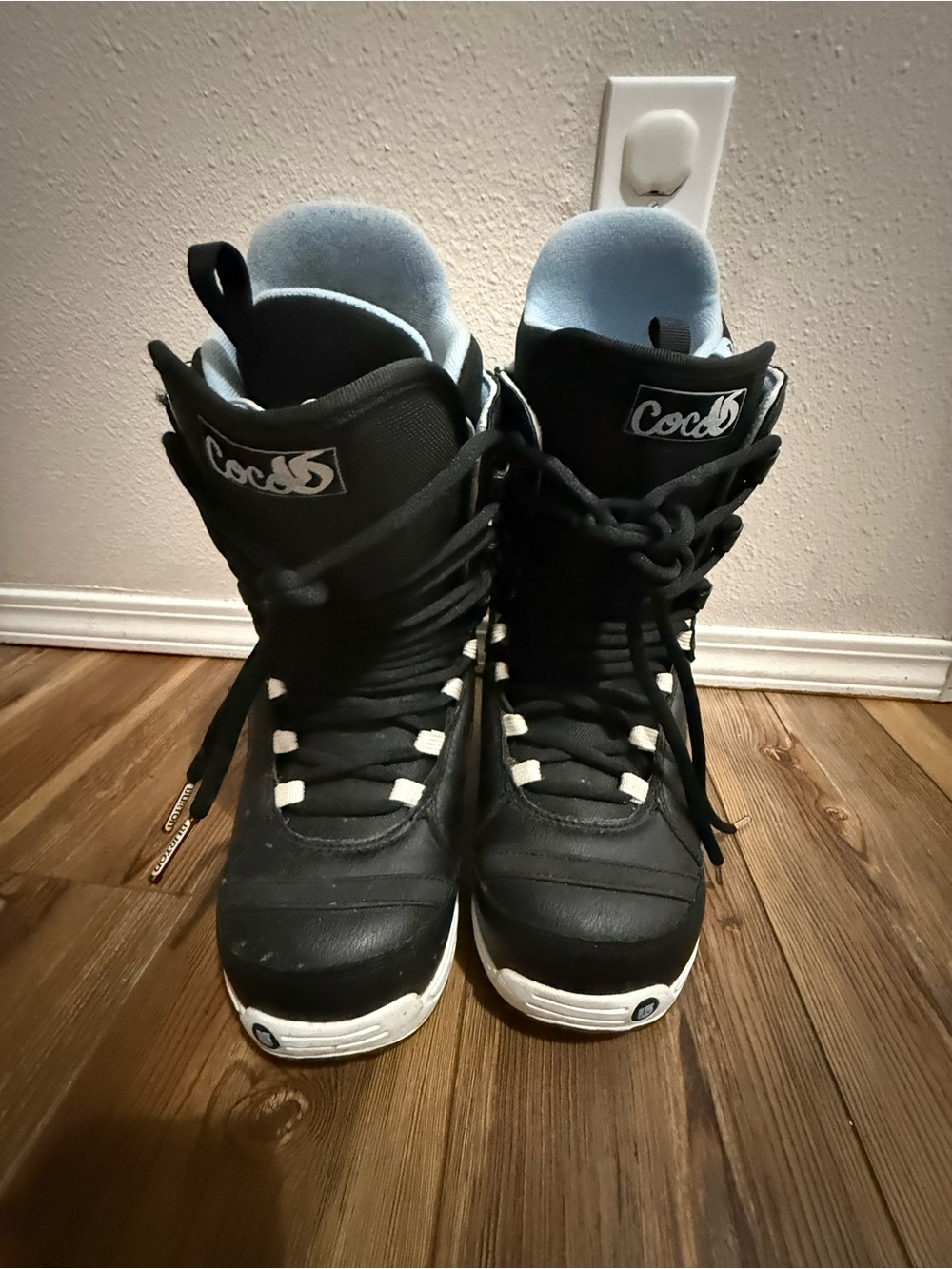Burton Coco Black Snowboard Boots with Light Blue Liner - Size 8 Women’s